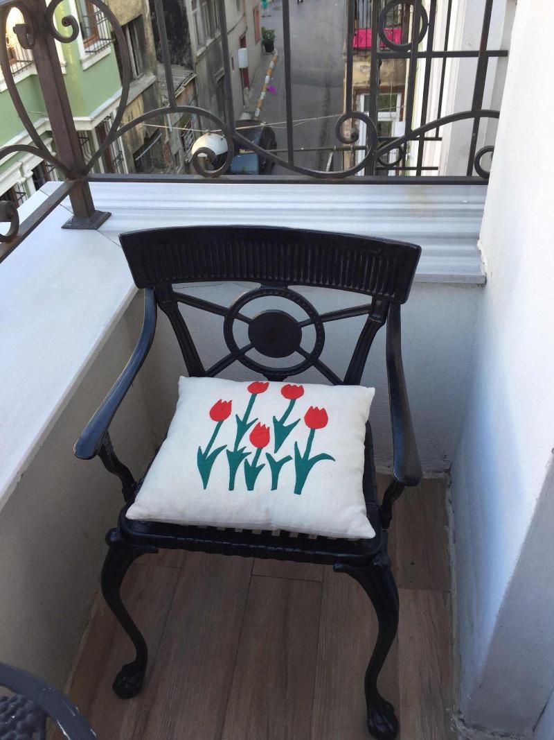 The White Swan Suites image