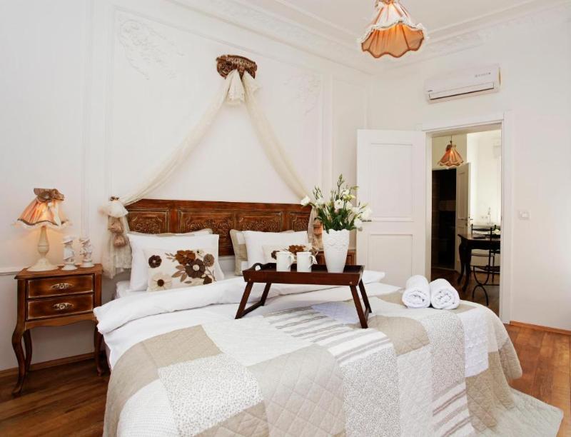 The White Swan Suites image