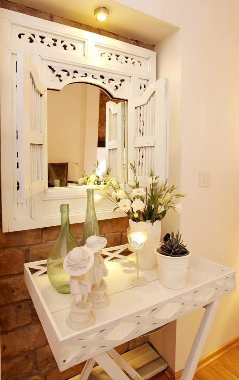 The White Swan Suites image