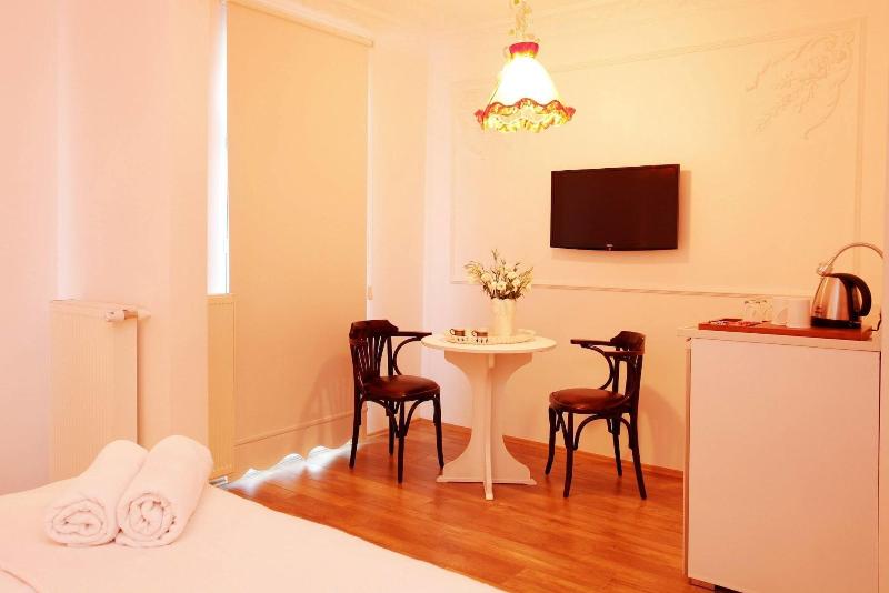 The White Swan Suites image
