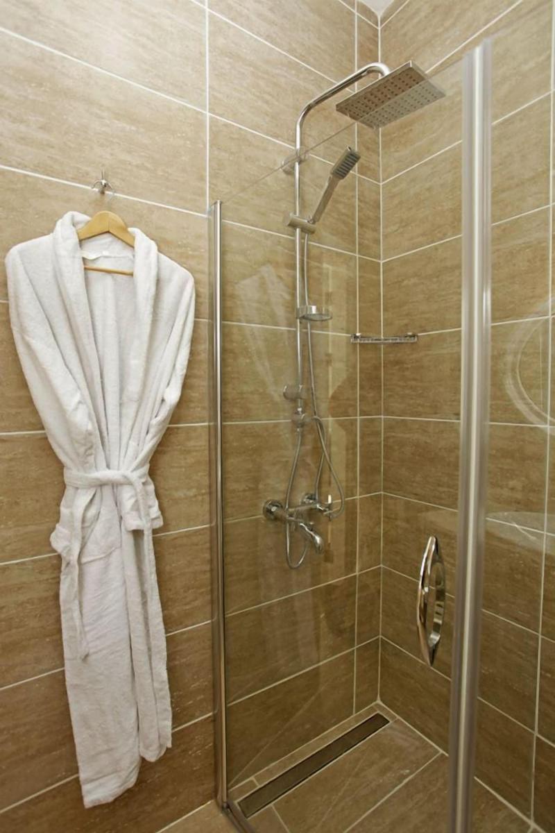The White Swan Suites image