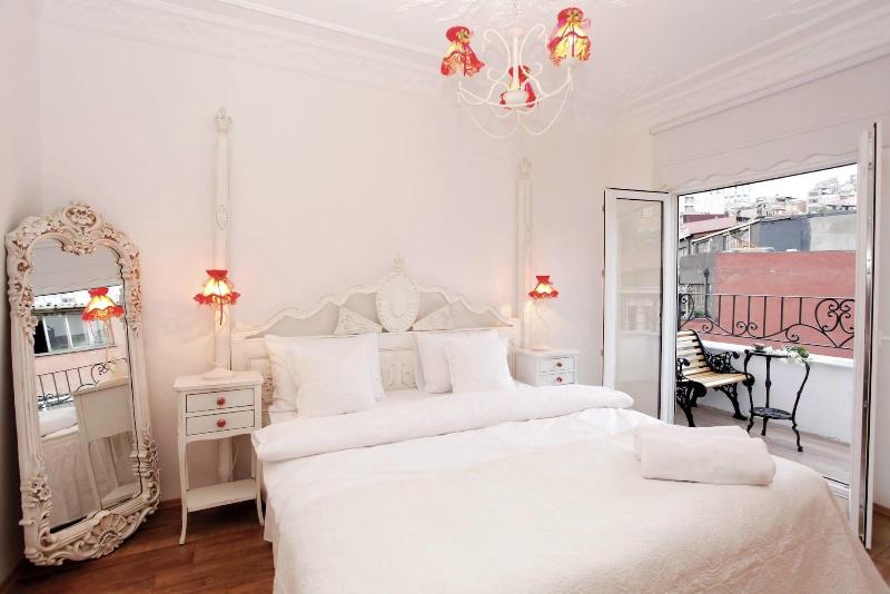 The White Swan Suites image