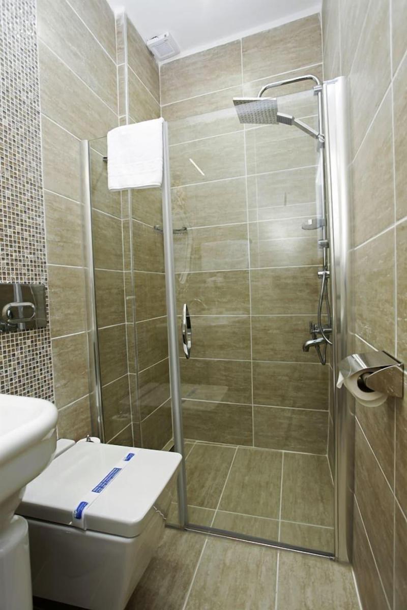 The White Swan Suites image