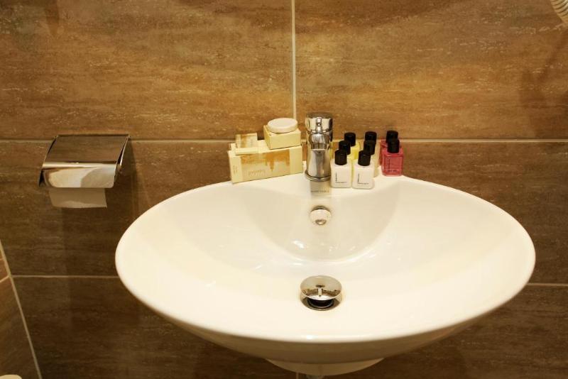 The White Swan Suites image