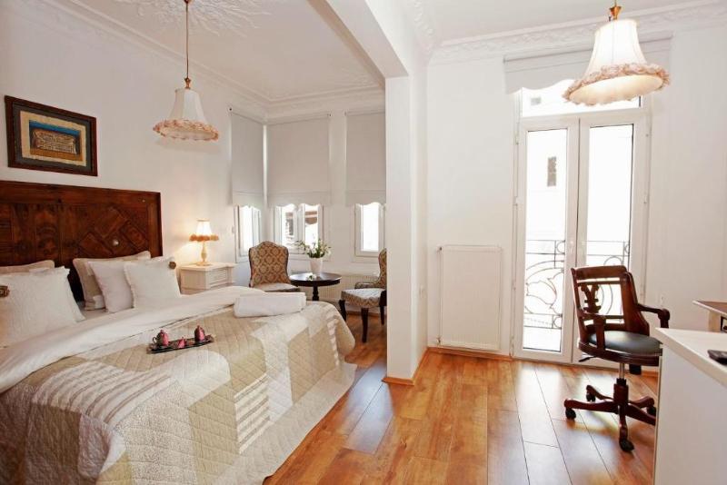 The White Swan Suites image