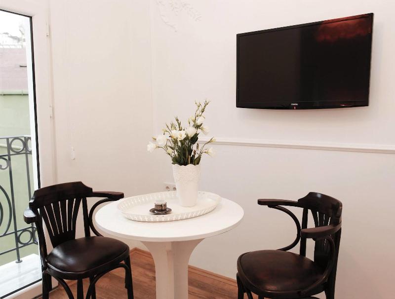 The White Swan Suites image