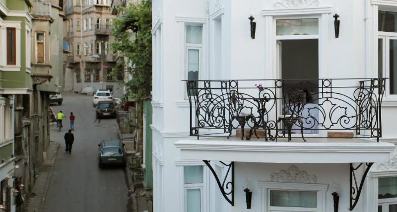 The White Swan Suites image