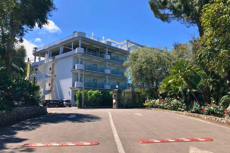 Hostel & Glamping Santa Fortunata image