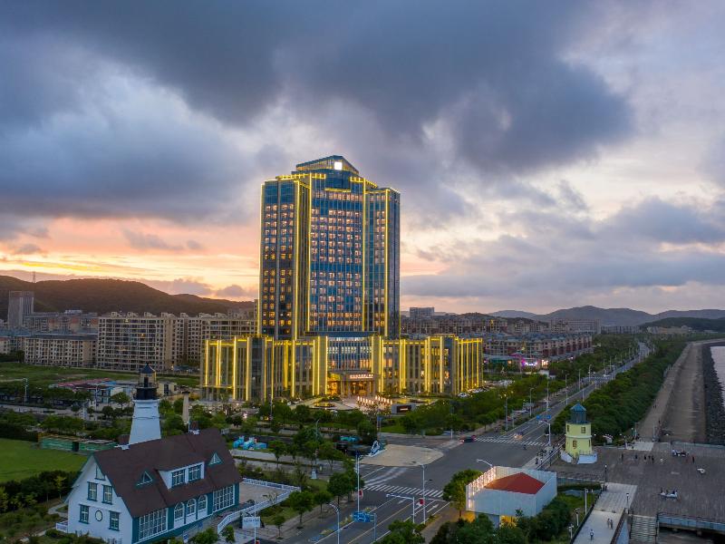 Jinzhou Blossom Hotel — exterior view