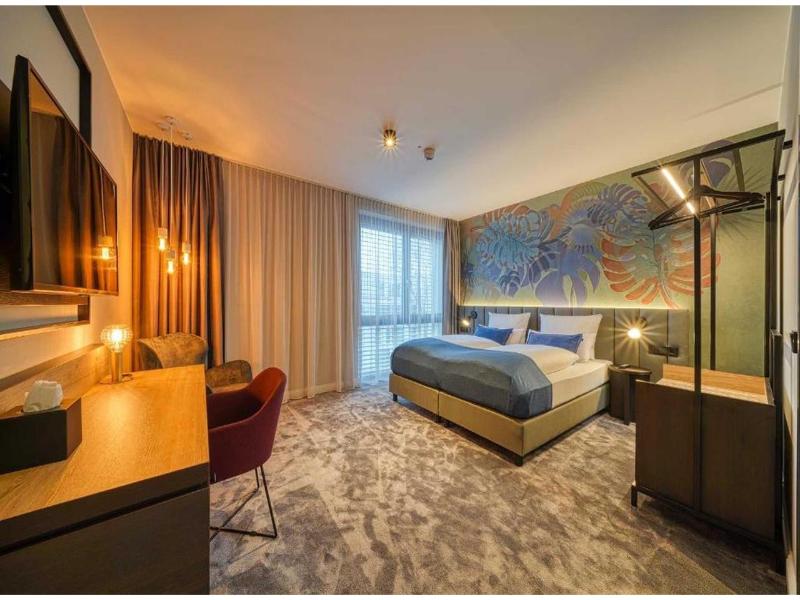 Sunday Hotel Bonn image