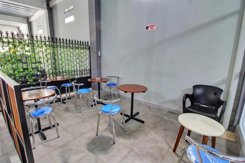 OYO 90767 Gm Guest House — view