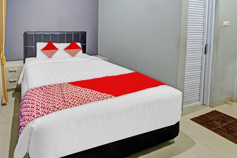 OYO 90767 Gm Guest House 4