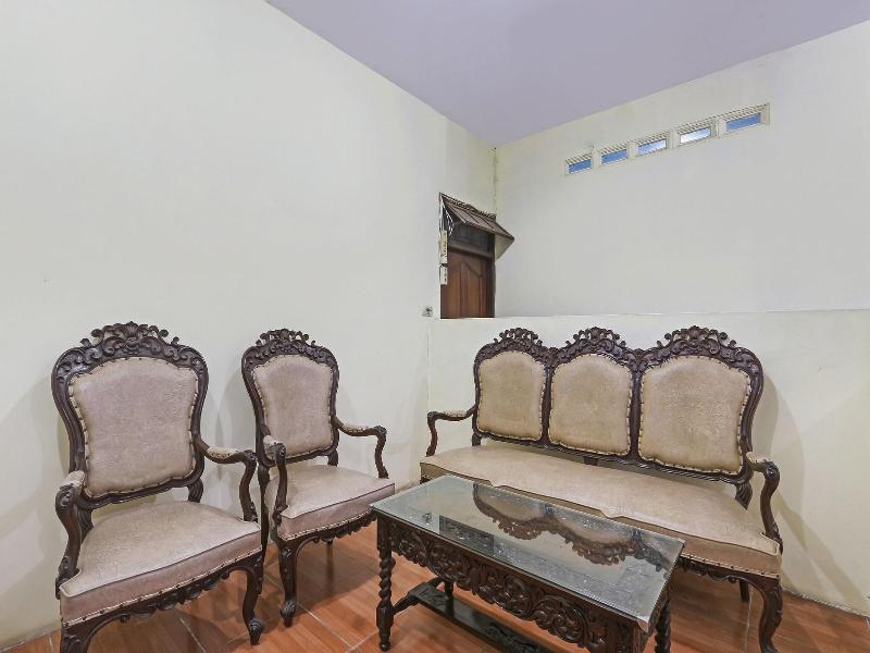SPOT ON 90744 Alika Homestay