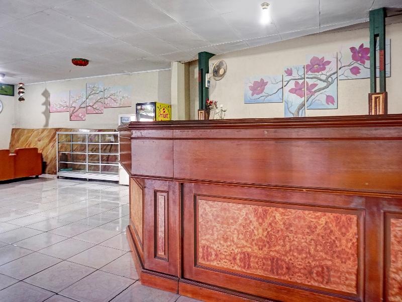 OYO 90596 Hotel Griya Astoeti image