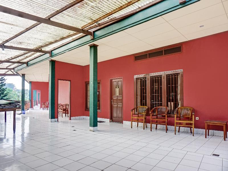 OYO 90596 Hotel Griya Astoeti image