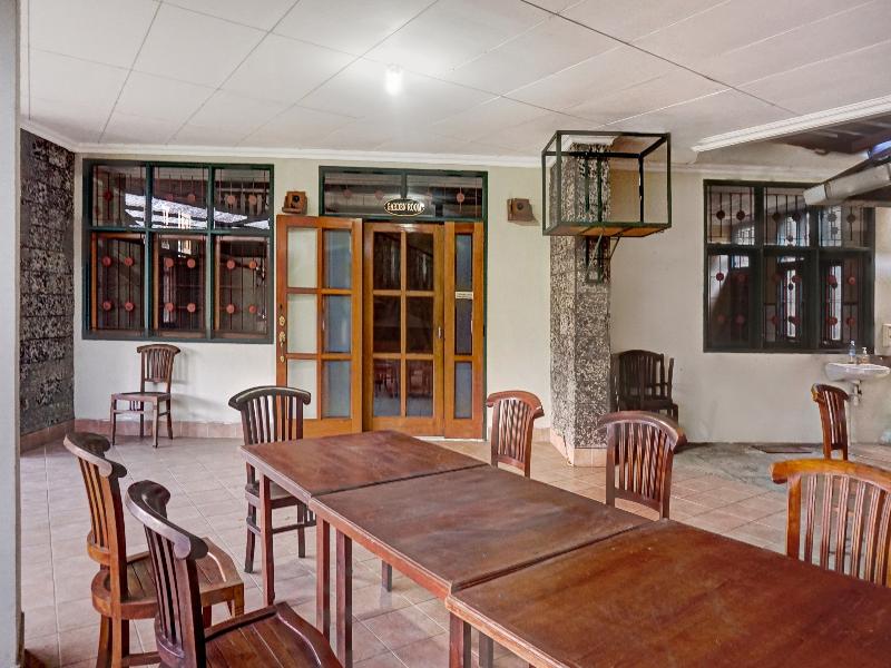 OYO 90596 Hotel Griya Astoeti image