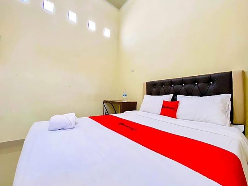 OYO 90773 Shine Guest House image