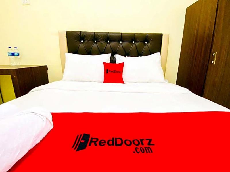 OYO 90773 Shine Guest House image