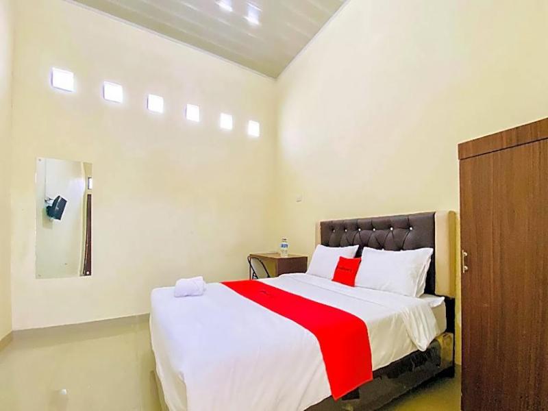 OYO 90773 Shine Guest House image