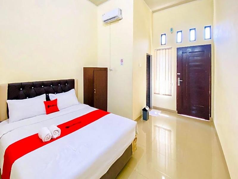 OYO 90773 Shine Guest House image