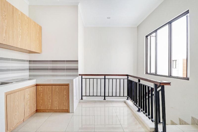 90688 Marta Residence — view