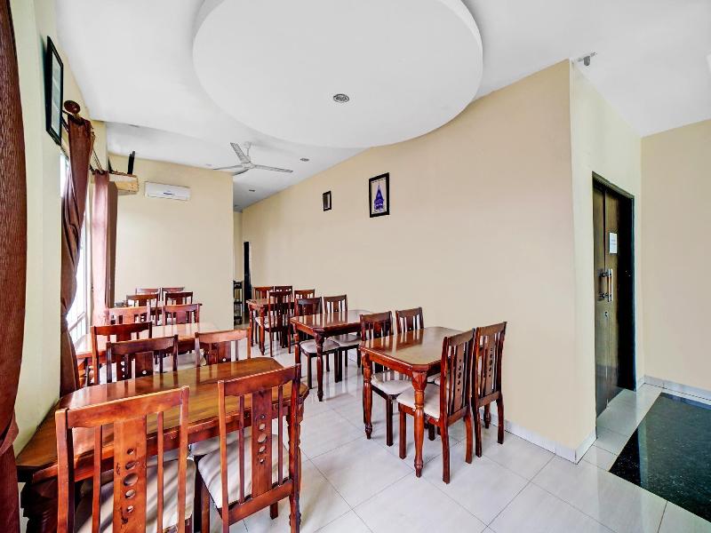 Super OYO 90565 Wesly House image