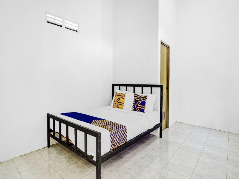 SPOT ON 90742 Kinanthy Homestay Syariah, Tulungagung