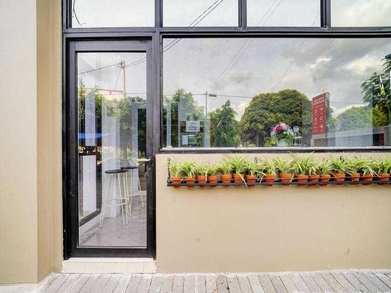 90778 River inn Malioboro image