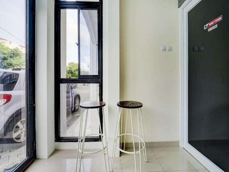 90778 River inn Malioboro image