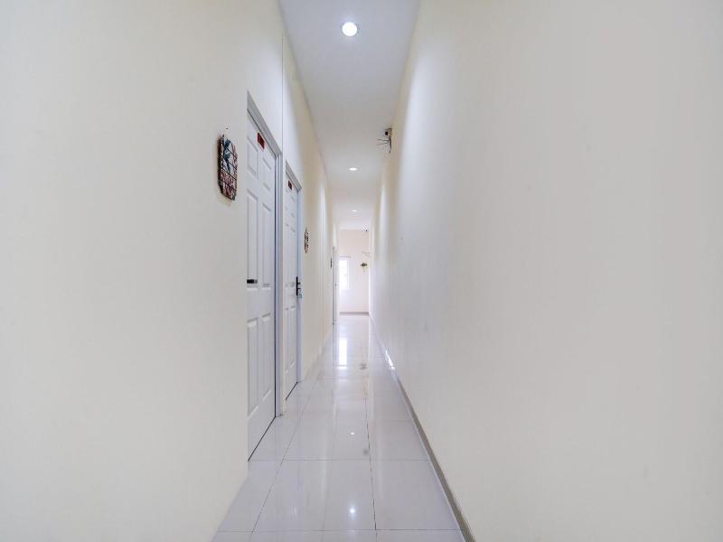 90778 River inn Malioboro image