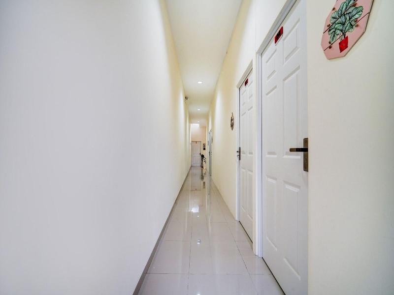 90778 River inn Malioboro image