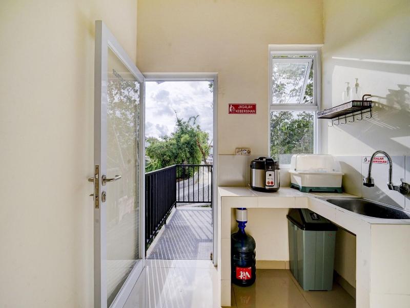 90778 River inn Malioboro image