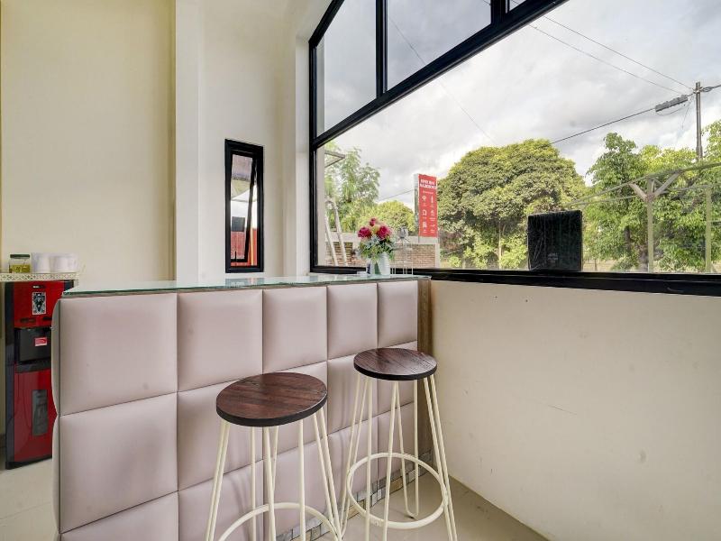 90778 River inn Malioboro image