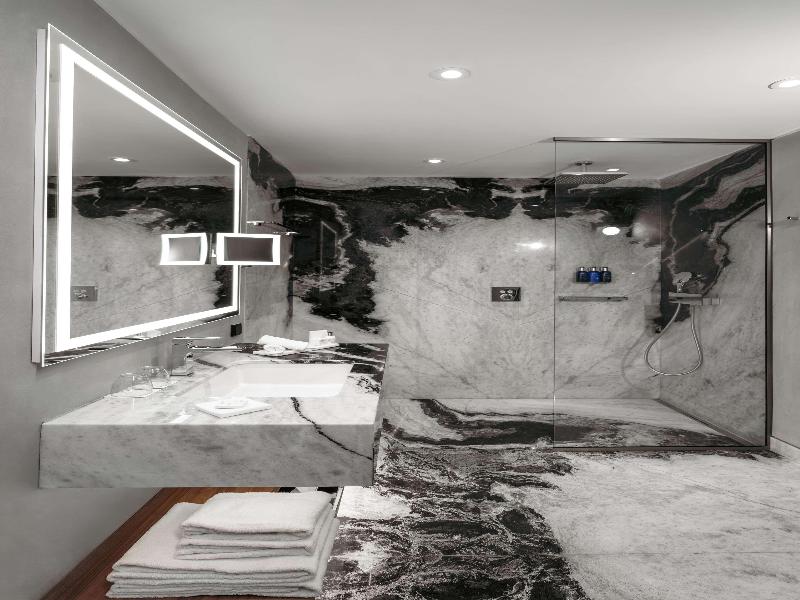 Radisson Blu Aurum Hotel Brasov image