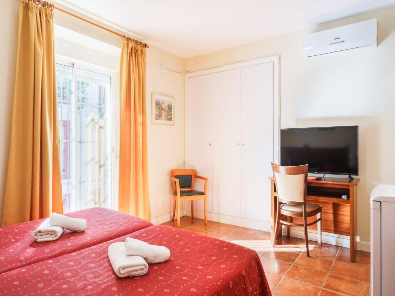 Hotel Carlos V by Vivere Stays image
