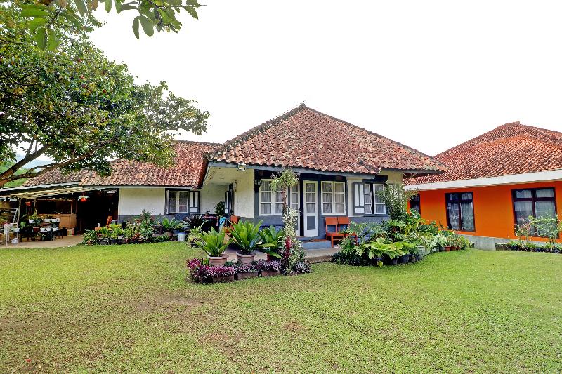 OYO Homes 90849 Cibeunying Homestay Cibodas Mariba