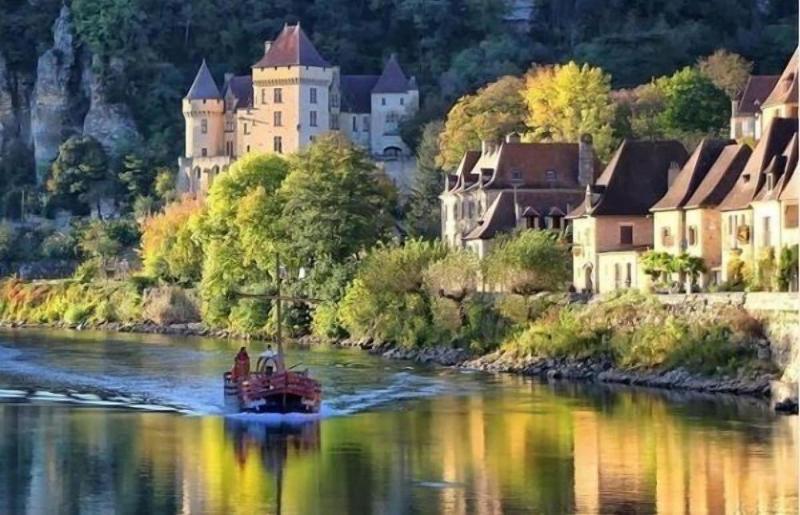 Gites La Source image