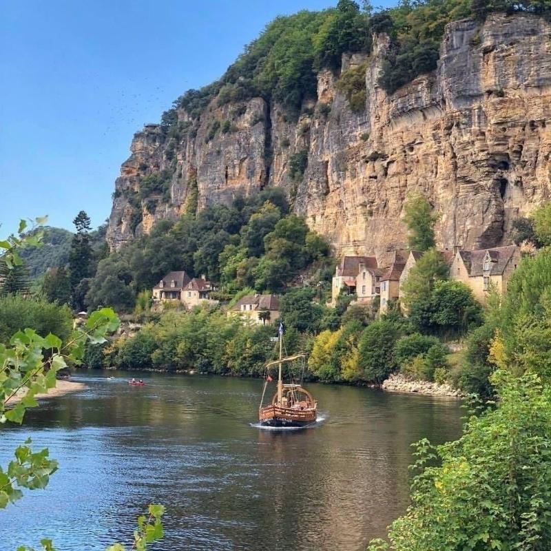 Gites La Source image
