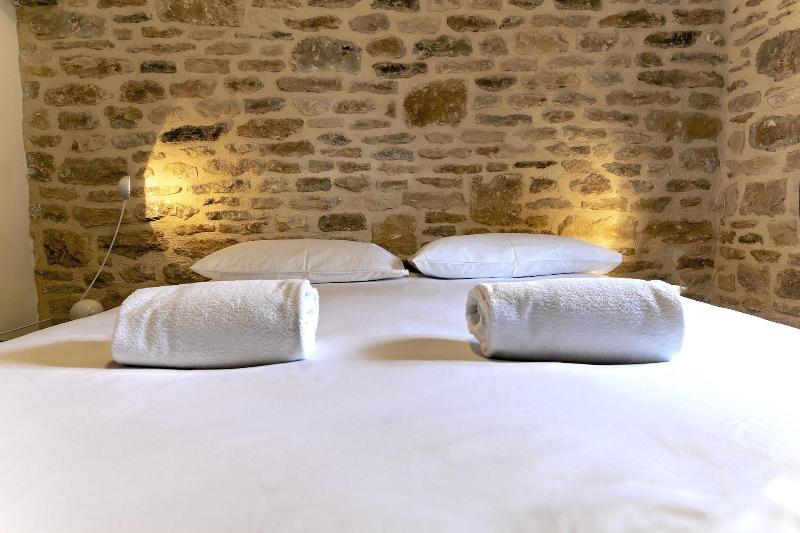 Gites La Source image