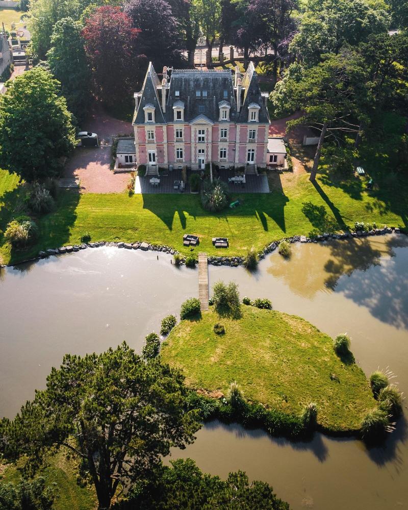 Chateau Cote de Nacre image