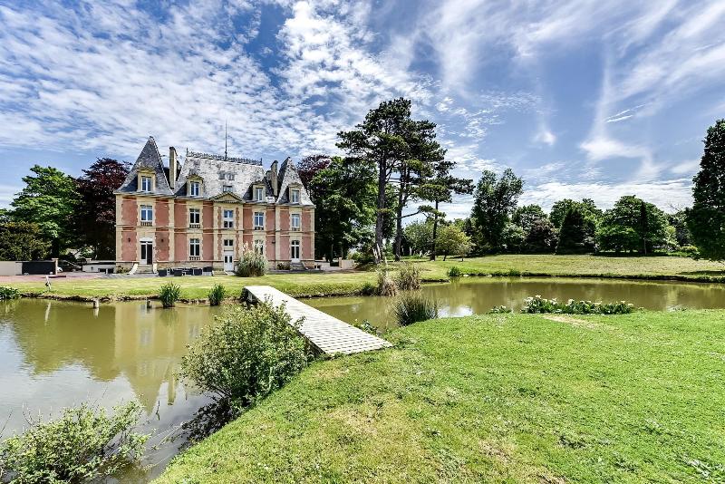 Chateau Cote de Nacre image