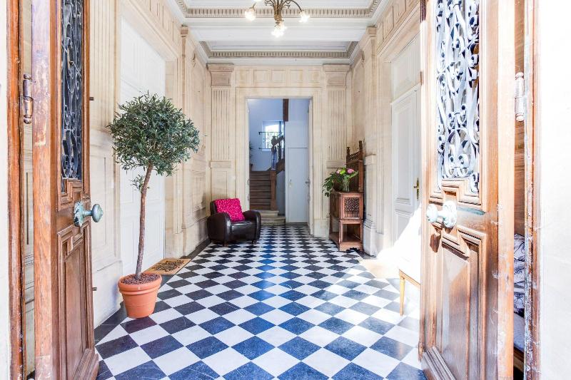 Chateau Cote de Nacre image