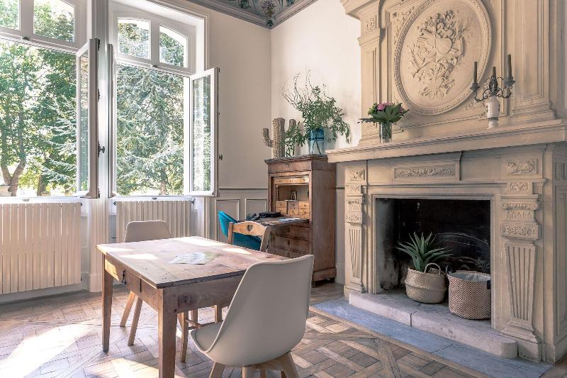 Chateau Cote de Nacre image