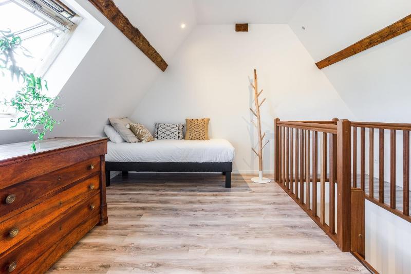 Chateau Cote de Nacre image