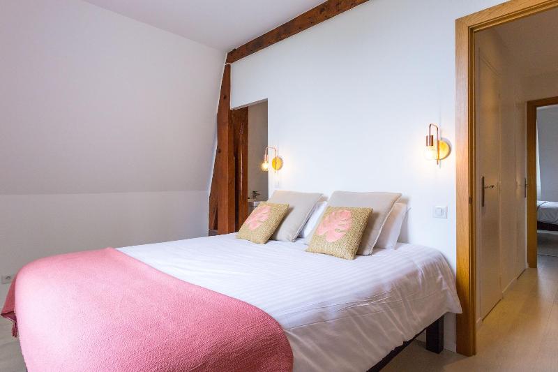 Chateau Cote de Nacre image