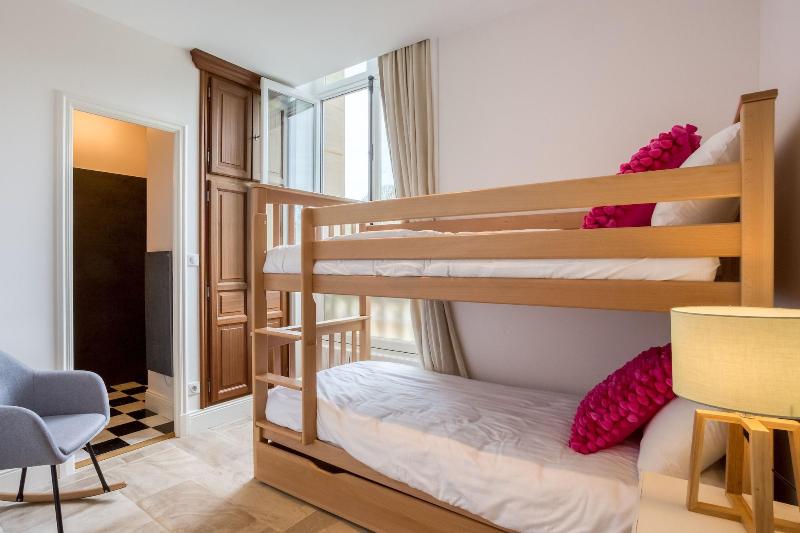 Chateau Cote de Nacre image
