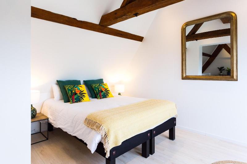 Chateau Cote de Nacre image