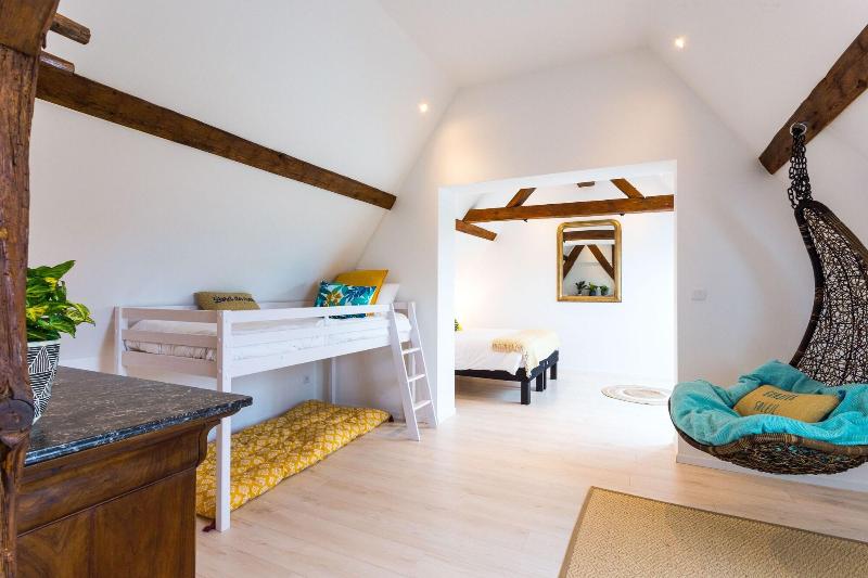 Chateau Cote de Nacre image