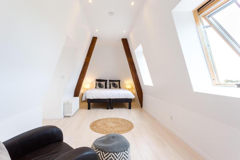 Chateau Cote de Nacre image