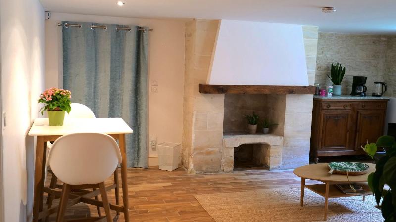 Chateau Cote de Nacre image